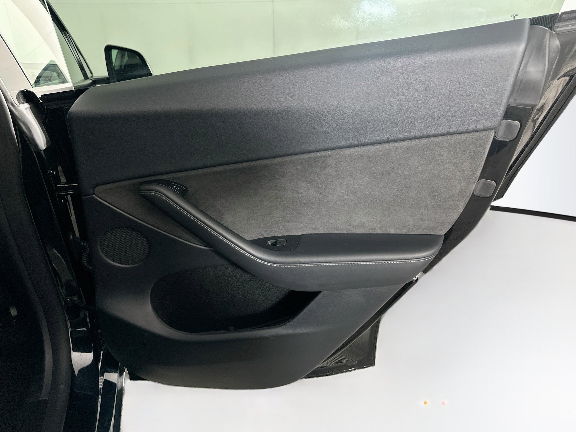 Used 2024 Tesla Model Y Long Range AWD/4WD image 29