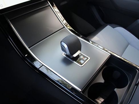 Used 2026 Land Rover Range Rover Velar S image 24