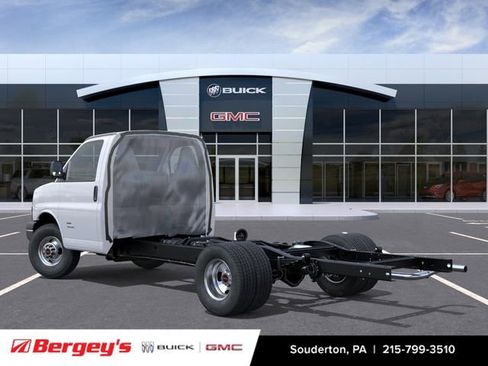 New 2026 GMC Savana 4500 w/ Power Convenience Package RWD image 4