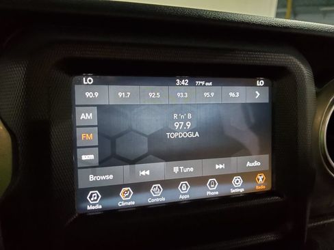 Used 2020 Jeep Gladiator Overland w/ LED Lighting Group AWD/4WD image 29