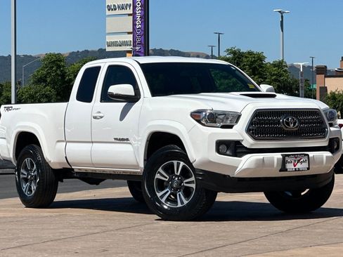Certified 2016 Toyota Tacoma TRD Sport RWD image 2