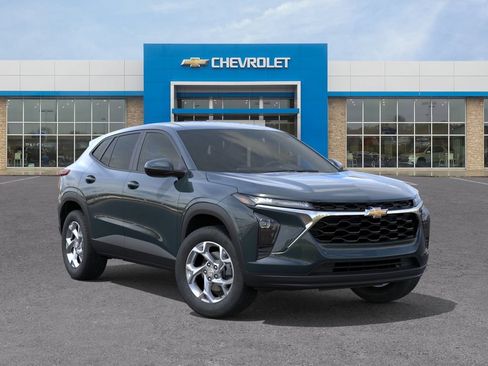 New 2026 Chevrolet Trax LS w/ LS Convenience Package FWD image 7