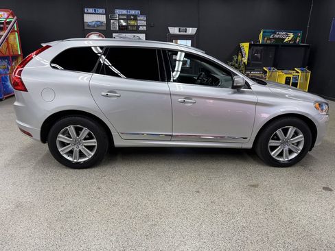 Used 2017 Volvo XC60 T5 Inscription w/ Advanced Package AWD/4WD image 6