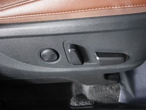 Used 2024 Kia Telluride EX w/ EX Captain's Chair Package image 35