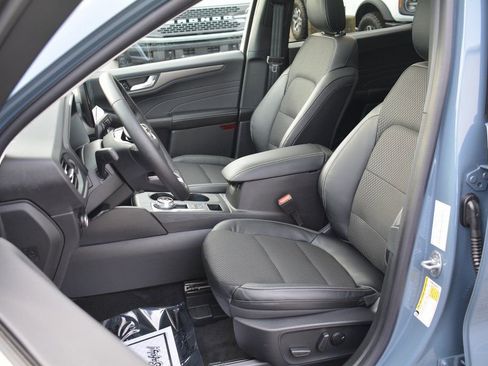 New 2025 Ford Escape SE FWD image 10