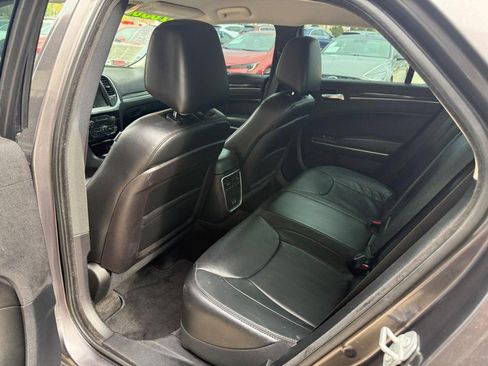 Used 2016 Chrysler 300 Limited image 12
