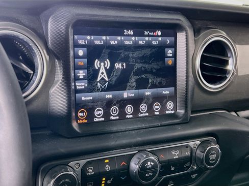 Used 2023 Jeep Wrangler Sahara w/ Cold Weather Group AWD/4WD image 15