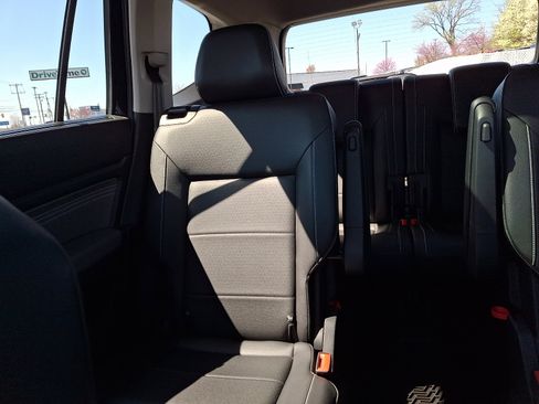 Used 2023 Volkswagen Atlas SE w/ Panoramic Sunroof Package image 14