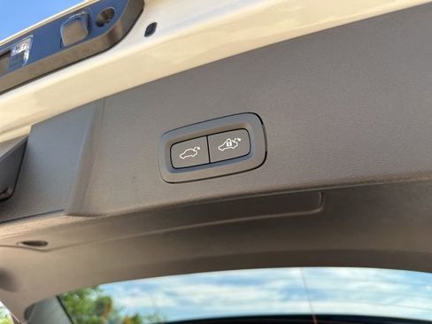 Certified 2026 Volvo XC40 B5 Plus AWD/4WD image 36