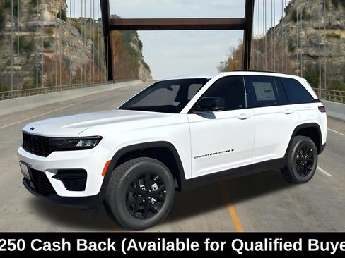 New 2025 Jeep Grand Cherokee Altitude image 3