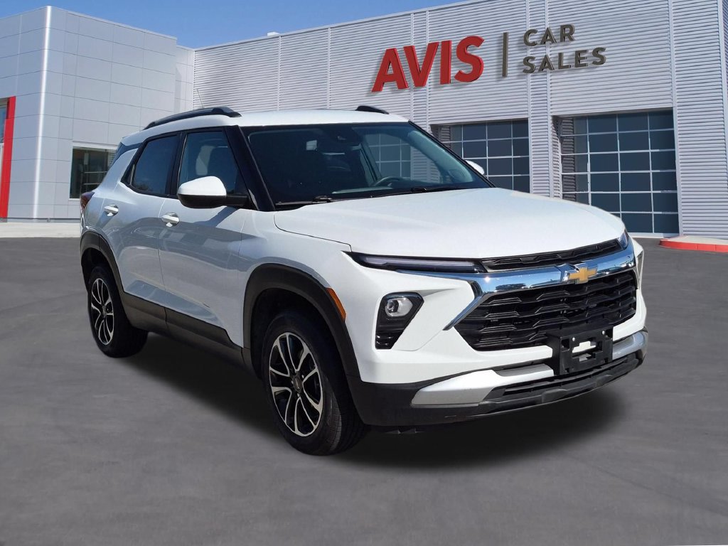 Used 2025 Chevrolet TrailBlazer LT AWD/4WD image 3