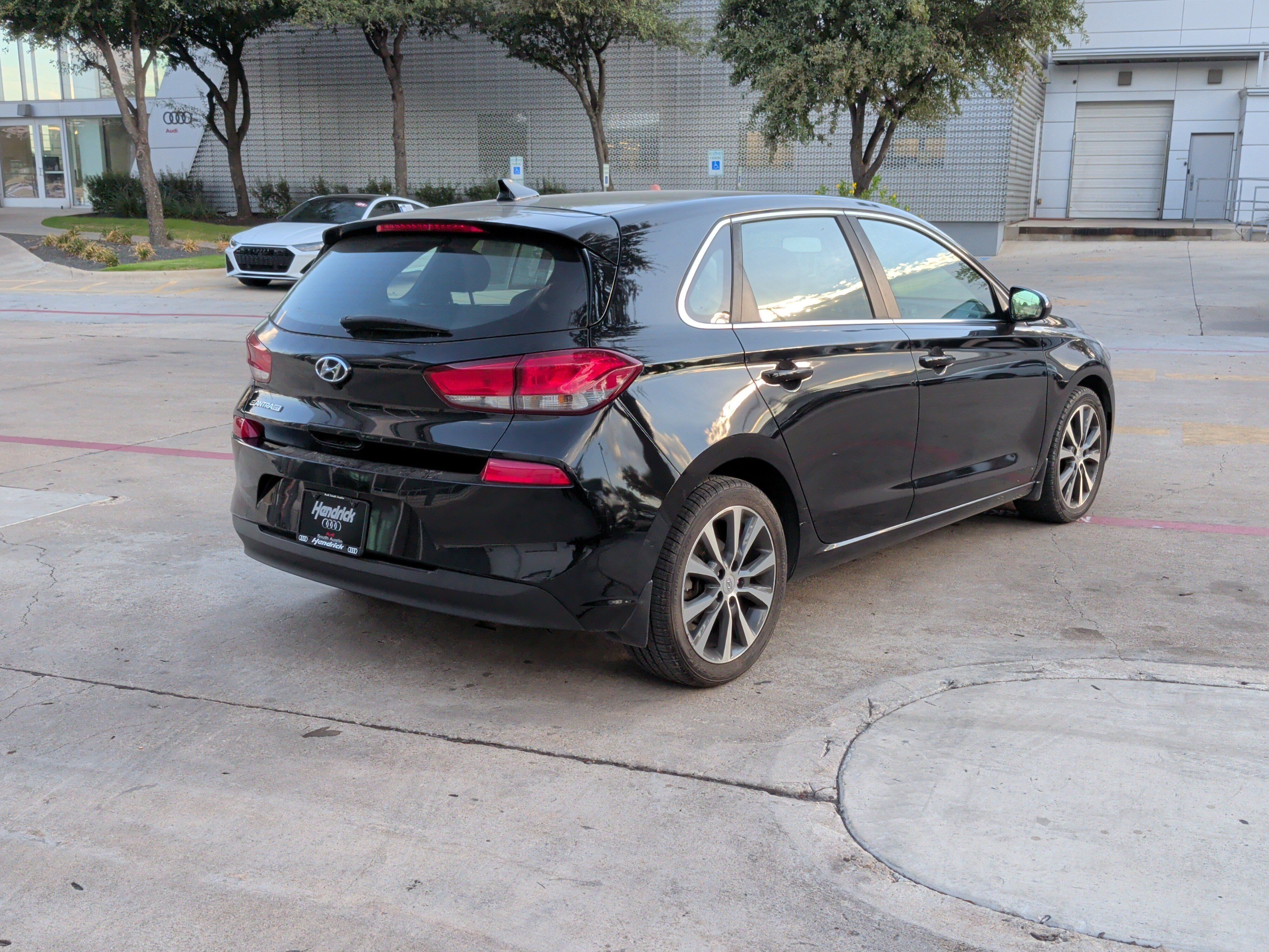 Used 2018 Hyundai Elantra GT FWD image 10
