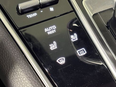 Used 2018 Porsche Panamera 4S image 31