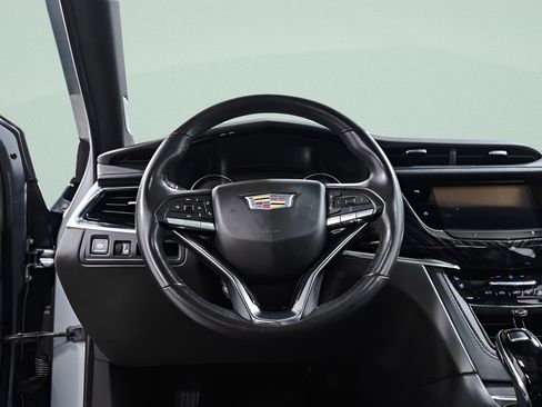 Used 2023 Cadillac XT6 Premium Luxury FWD image 11