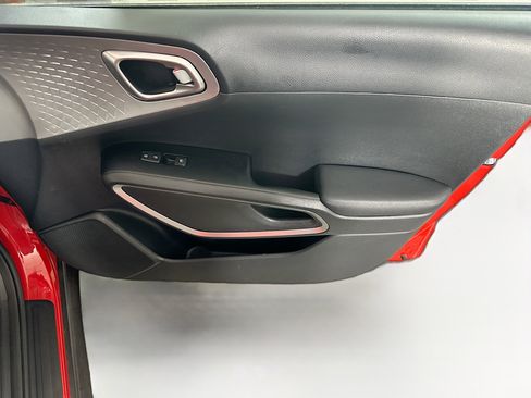 Used 2025 Kia Soul LX w/ LX Technology Package image 29