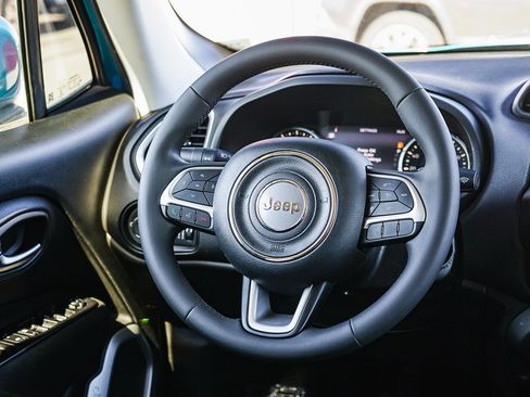 Used 2021 Jeep Renegade Latitude FWD image 16