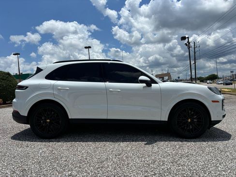 Used 2024 Porsche Cayenne AWD/4WD image 9