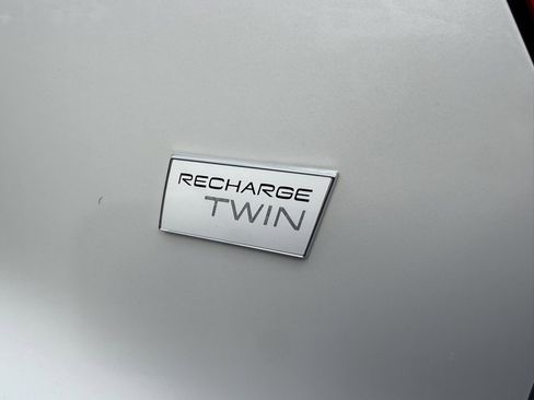 Used 2023 Volvo XC40 Recharge Plus image 8
