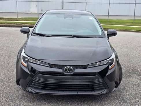 Used 2023 Toyota Corolla LE FWD image 2