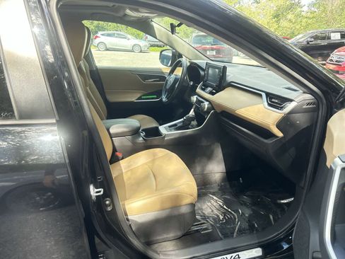 Used 2022 Toyota RAV4 XLE Premium FWD image 14