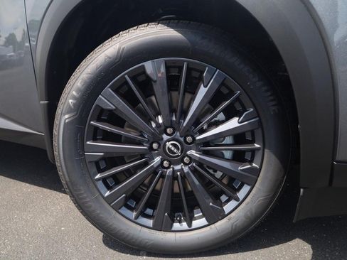 New 2026 Nissan Pathfinder SL w/ SL Premium Package AWD/4WD image 2