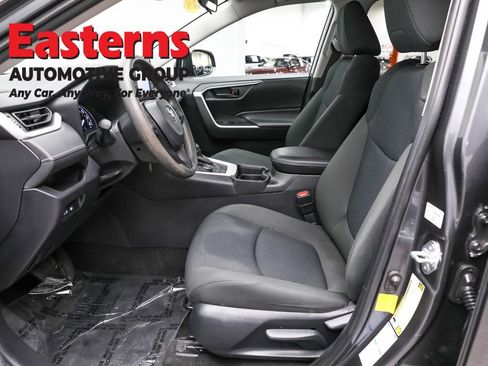 Used 2021 Toyota RAV4 LE image 14