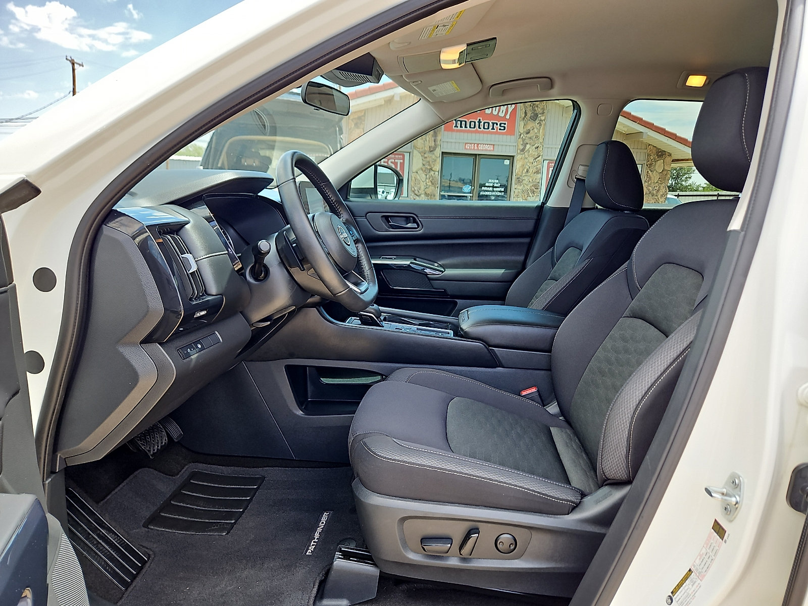 Used 2024 Nissan Pathfinder SV FWD image 10