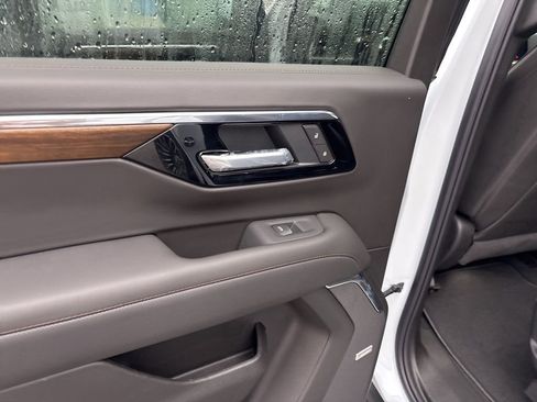 New 2026 Chevrolet Suburban High Country image 16