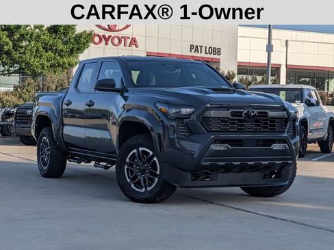 Used 2025 Toyota Tacoma TRD Sport AWD/4WD image 2
