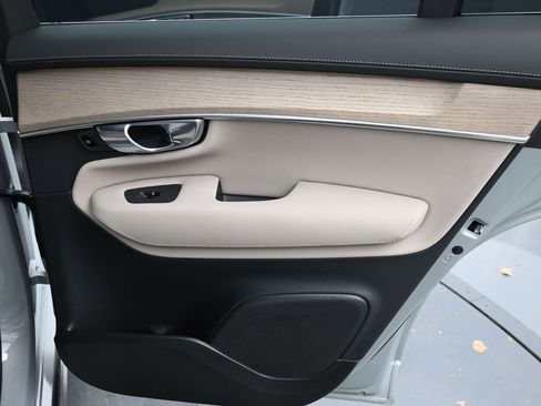 New 2026 Volvo XC90 B6 Plus w/ Protection Package Premier AWD/4WD image 15