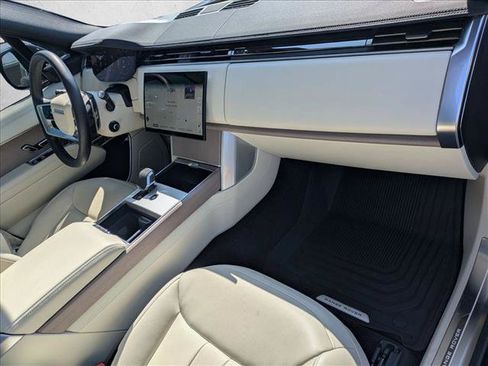 Certified 2025 Land Rover Range Rover SE AWD/4WD image 24