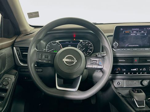 Used 2023 Nissan Rogue SV AWD/4WD image 18