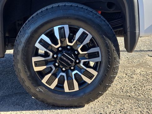 Used 2024 GMC Sierra 2500 Denali Ultimate image 5