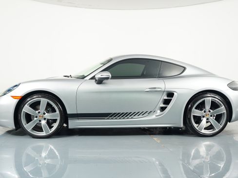 Used 2025 Porsche 718 Cayman image 18