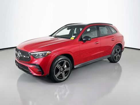 Used 2025 Mercedes-Benz GLC 300 4MATIC image 3
