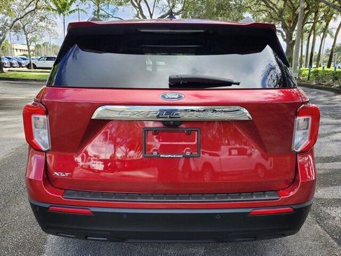 Used 2021 Ford Explorer XLT image 11