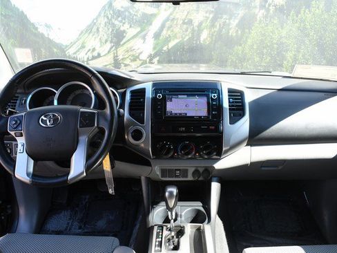 Used 2014 Toyota Tacoma 4x4 Double Cab w/ TRD Sport Package image 18