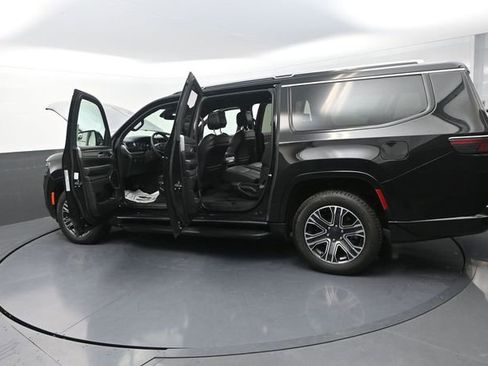 Used 2024 Jeep Wagoneer L Series II w/ Flexible Seating Group AWD/4WD image 34