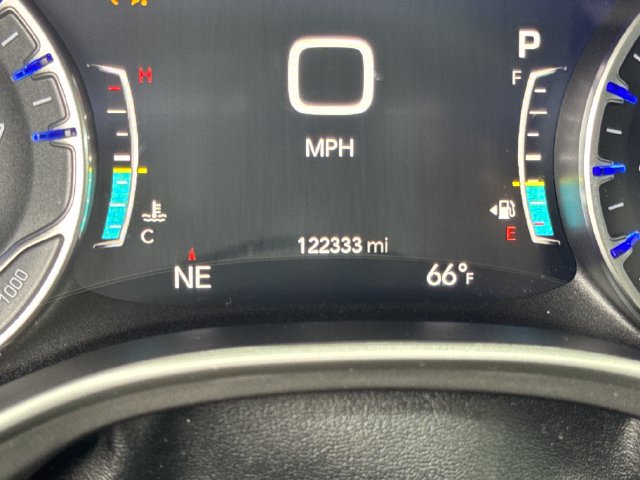 Used 2022 Chrysler Pacifica Touring-L FWD image 17