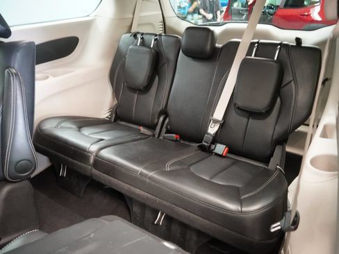 Used 2024 Chrysler Pacifica Limited FWD image 20