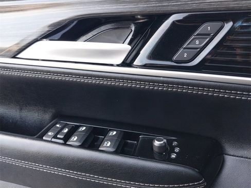 Used 2023 Jeep Wagoneer L Series II image 20