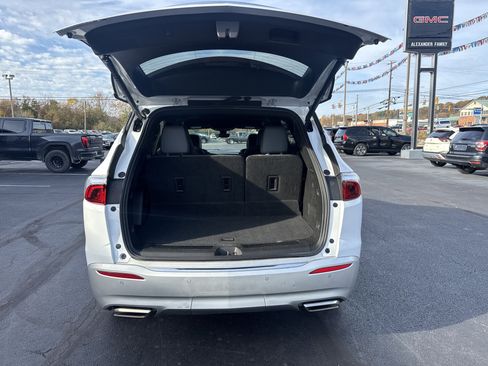 Used 2024 Buick Enclave Premium image 5
