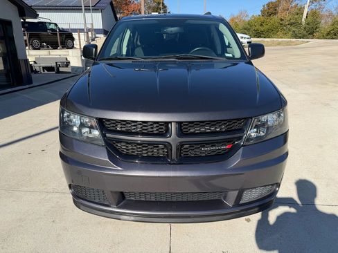 Used 2017 Dodge Journey SE w/ Flexible Seating Group image 4
