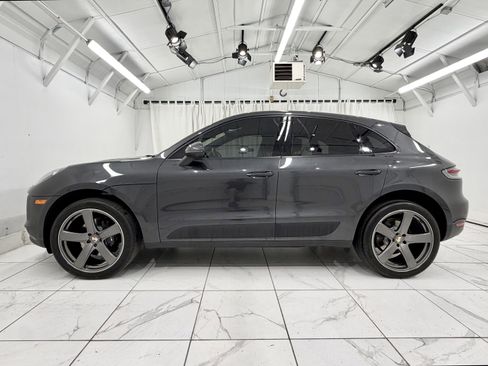 Certified 2021 Porsche Macan AWD/4WD image 2