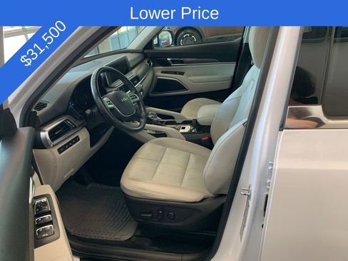 Used 2022 Kia Telluride EX w/ EX Premium Package AWD/4WD image 3