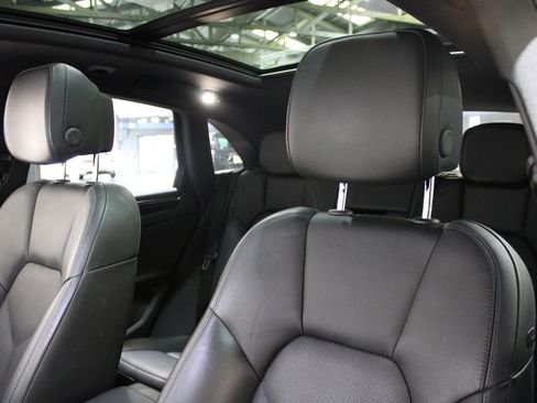 Used 2020 Porsche Macan image 19