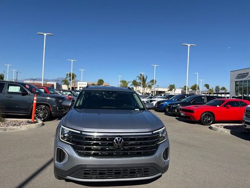 Used 2024 Volkswagen Atlas SE AWD/4WD image 3