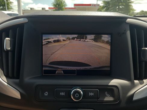 Used 2024 GMC Terrain SLE FWD image 29