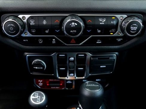 New 2025 Jeep Gladiator Willys image 15