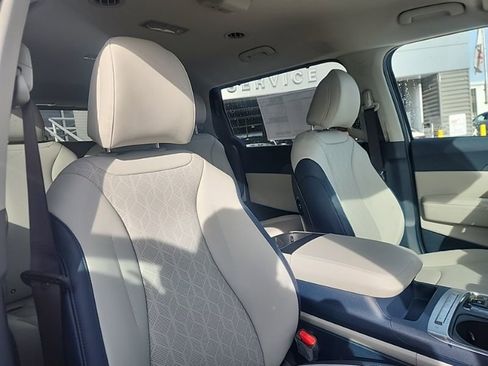 New 2026 Kia Carnival EX FWD image 15